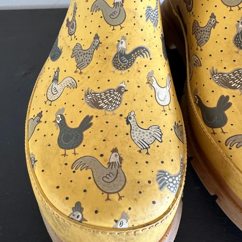Western Chief Hen Frenzy Chelsea Yellow Chicken Print Rain Garden Boots Womens 9
